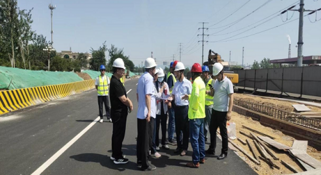 省“四进”工作组对日照市南沿海公路日钢段高架工程进行督导检查